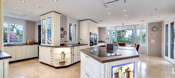 5 bedrooms Villa in Marbella, Spain No. 68046 7