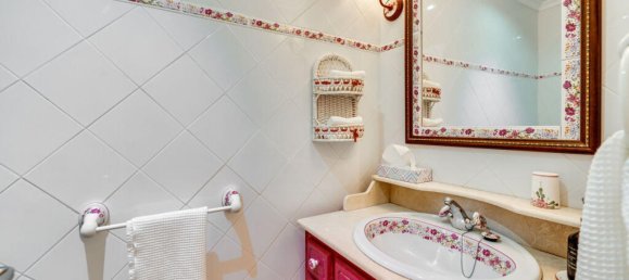 5 bedrooms Villa in Marbella, Spain No. 68046 27