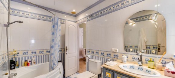 5 bedrooms Villa in Marbella, Spain No. 68046 25