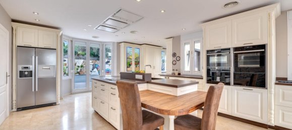 5 bedrooms Villa in Marbella, Spain No. 68046 6