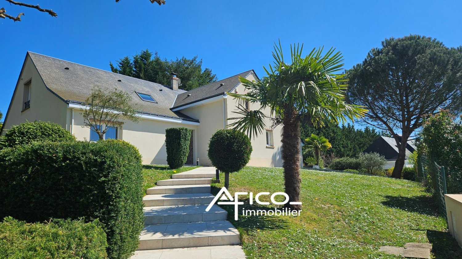 5 Schlafzimmer Haus in Saint-Antoine-du-Rocher, France, Nr. 227094