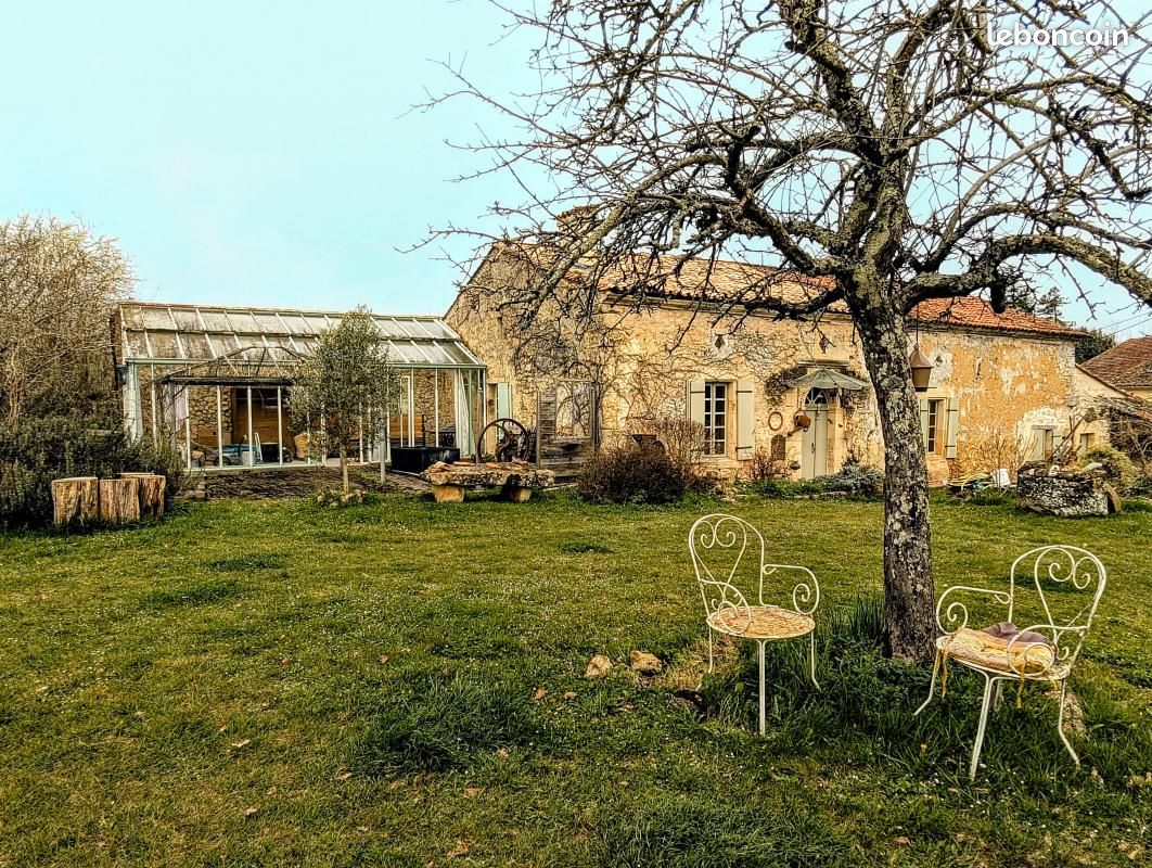 3 bedrooms House in Targon, France No. 104575