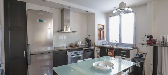 2 bedrooms Apartment in Clamart, France No. 150312 3