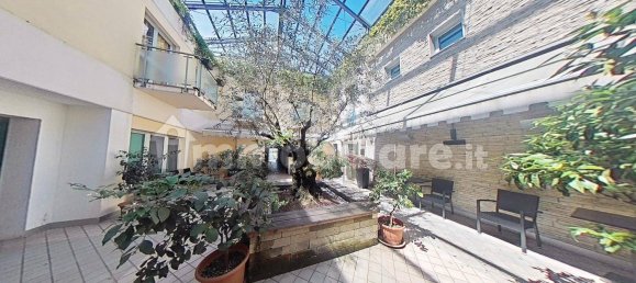 Bureau à Udine, Italy 339m² No. 317476 2