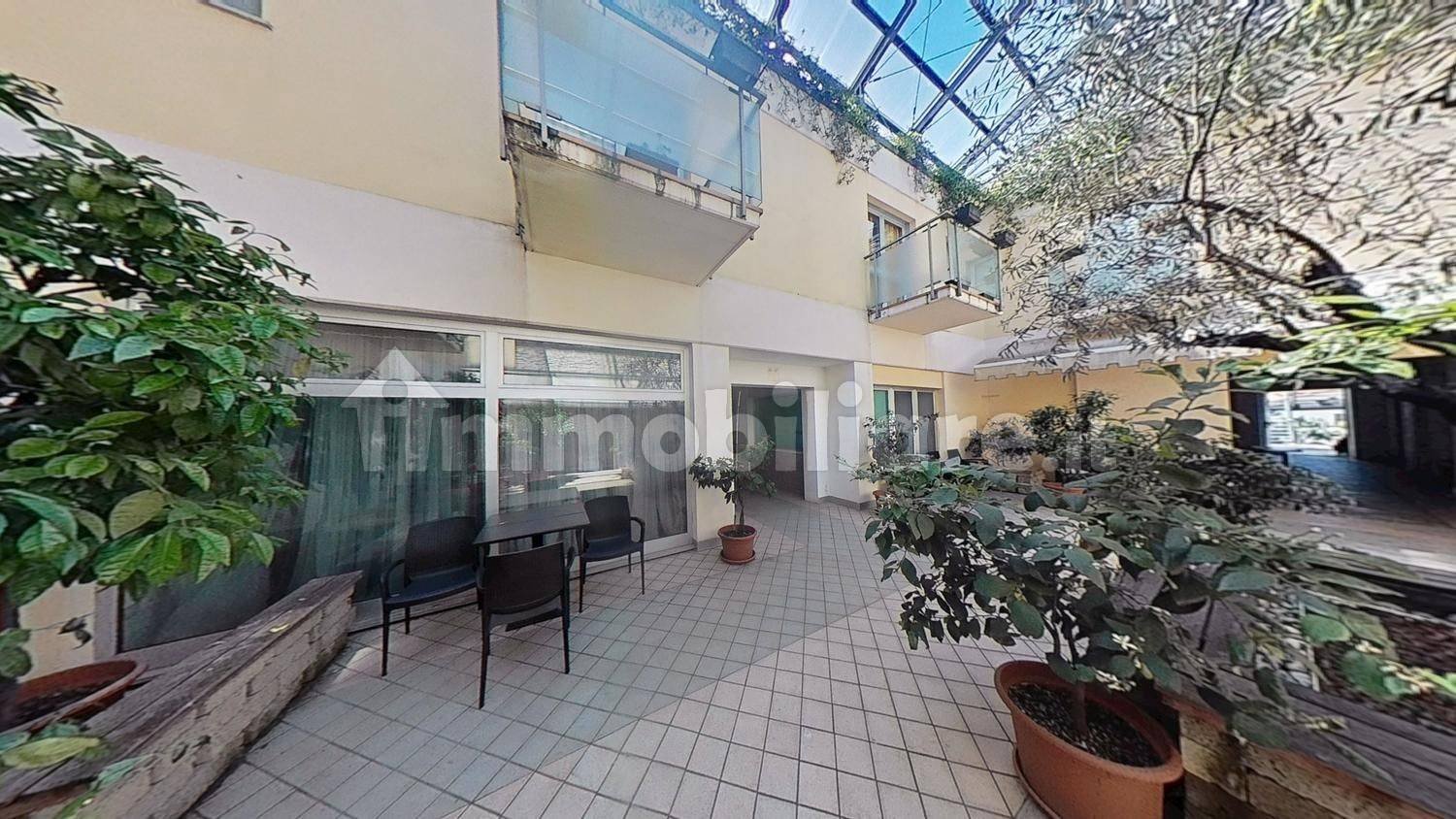 Bureau à Udine, Italy 339m² No. 317476