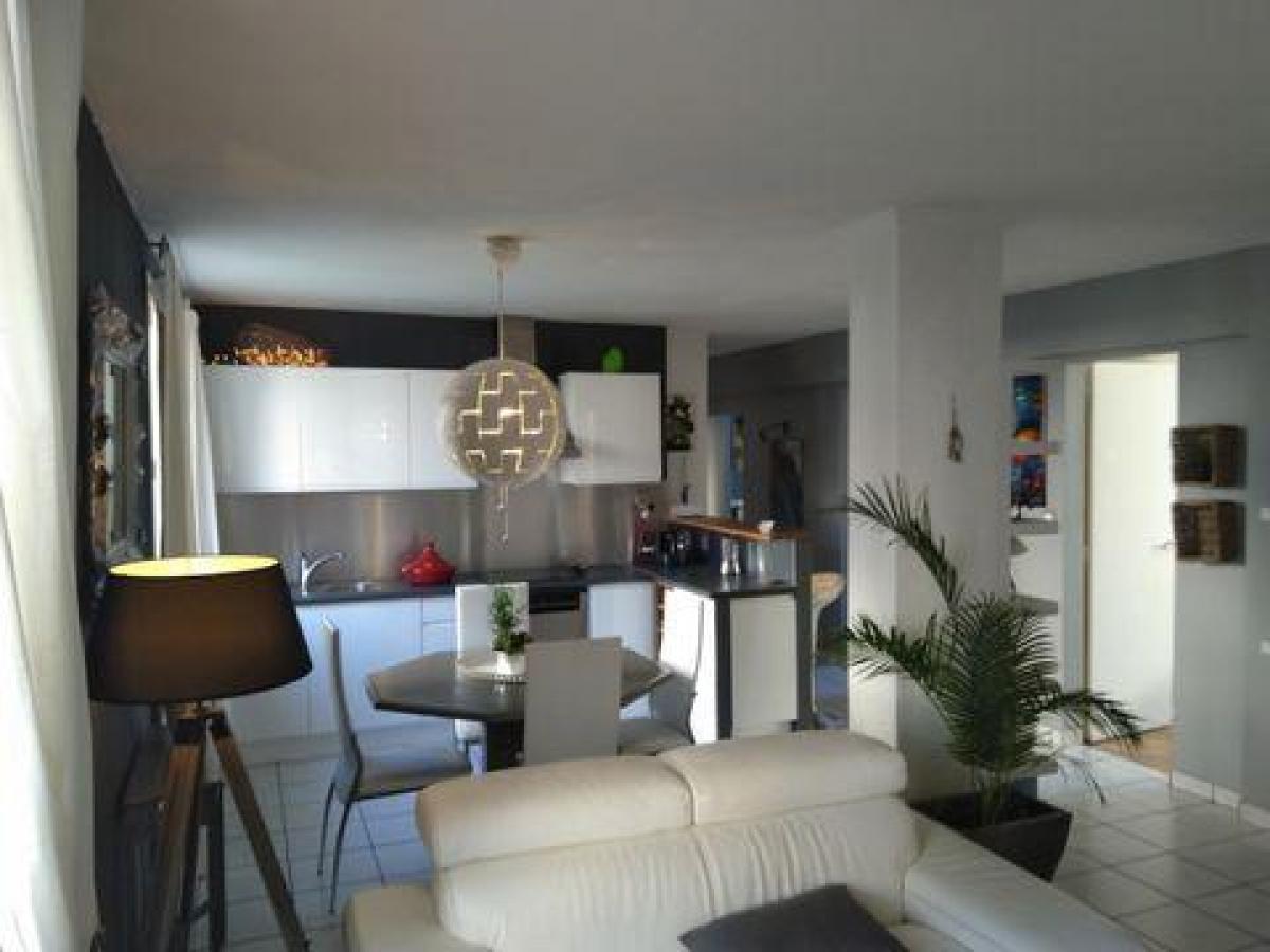 3 bedrooms Condo in Cholet, France No. 35448