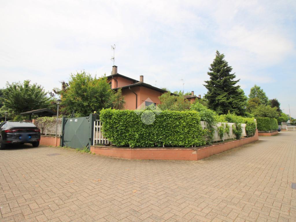 3 Schlafzimmer Villa in Rho, Italy, Nr. 378854