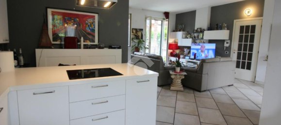 3 Schlafzimmer Villa in Rho, Italy, Nr. 378854 9