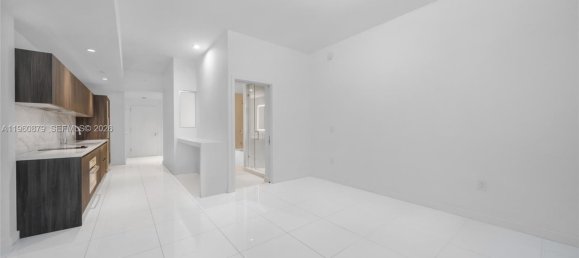 65.22m² Commercial property for sale in Miami, Miami-Dade, Florida, USA № 615531 10