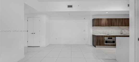 65.22m² Commercial property for sale in Miami, Miami-Dade, Florida, USA № 615531 14
