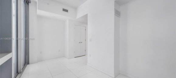 65.22m² Commercial property for sale in Miami, Miami-Dade, Florida, USA № 615531 8