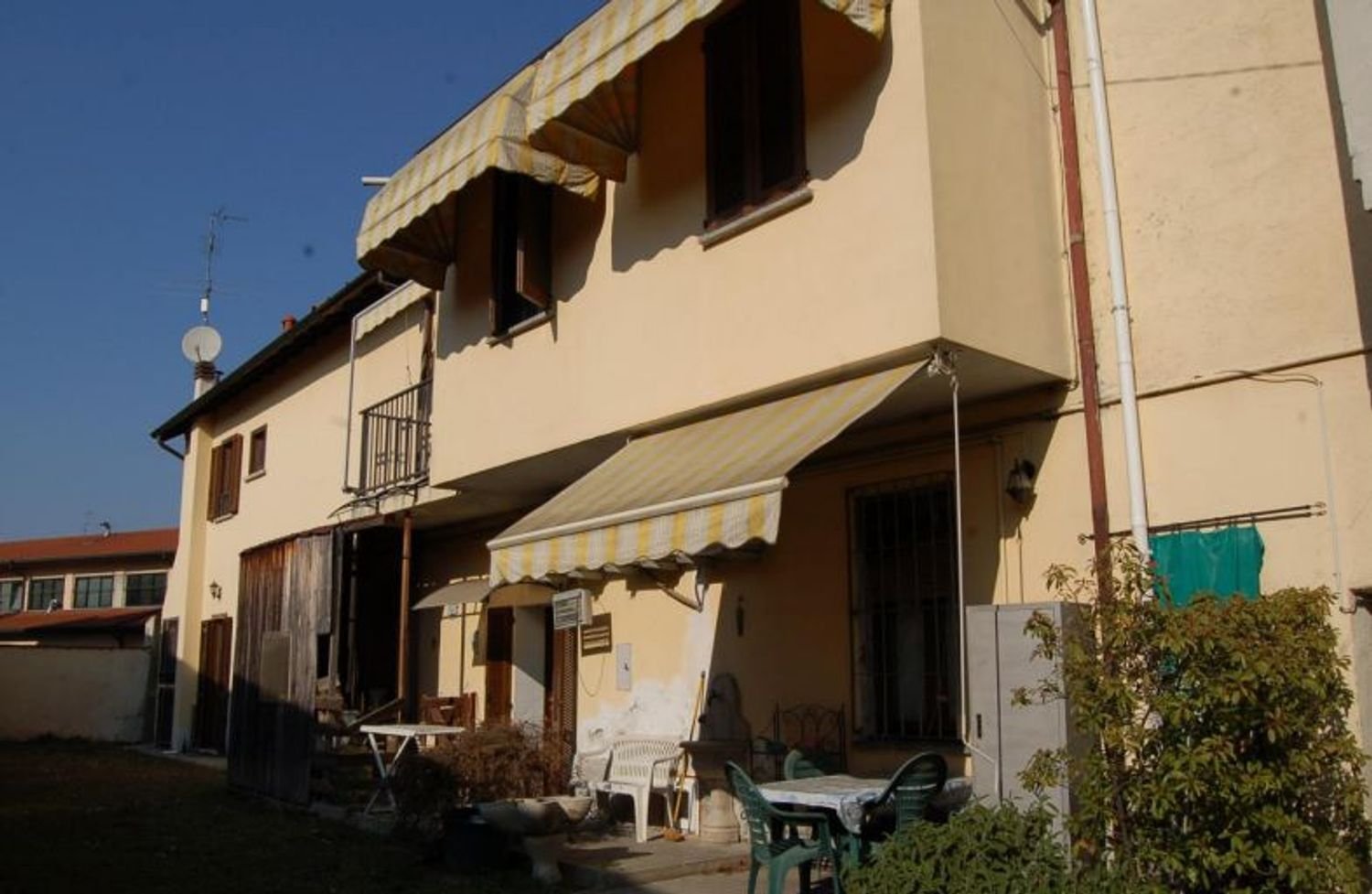 Duplex de 3 divisões em Castellanza, Italy N.º 184863