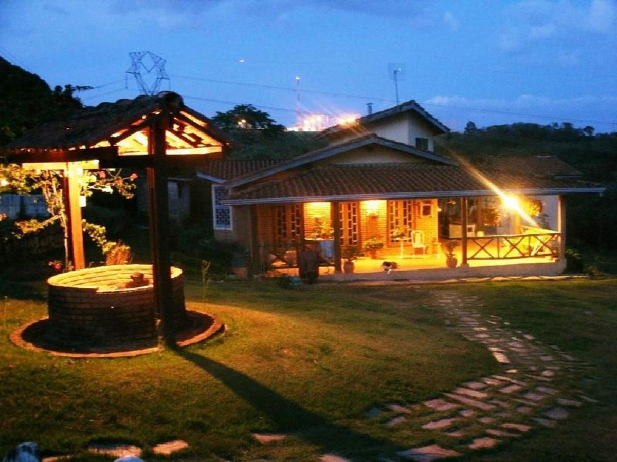 Casa de 4 dormitorios en Sao Paulo, Brazil No. 587288