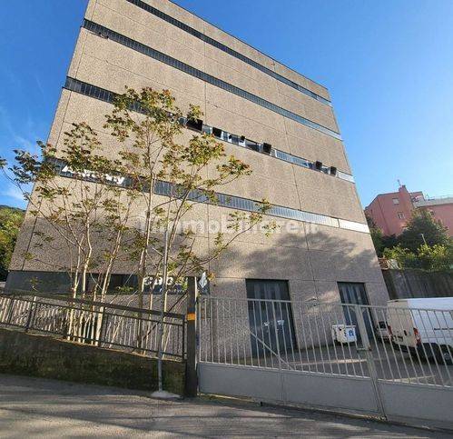 5غرفة مستودع في Genoa, Italy رقم 35793