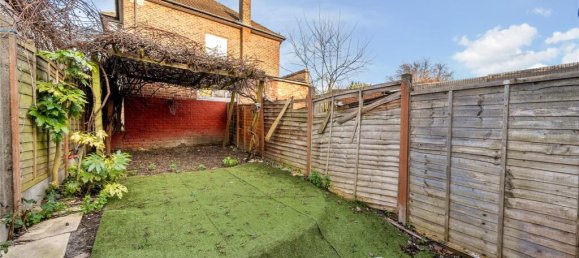 2 bedrooms House in London, United Kingdom No. 7677 6