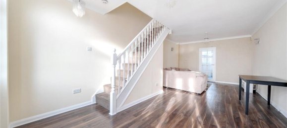 2 bedrooms House in London, United Kingdom No. 7677 8