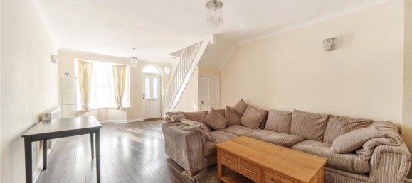 2 bedrooms House in London, United Kingdom No. 7677 4