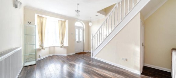 2 bedrooms House in London, United Kingdom No. 7677 2