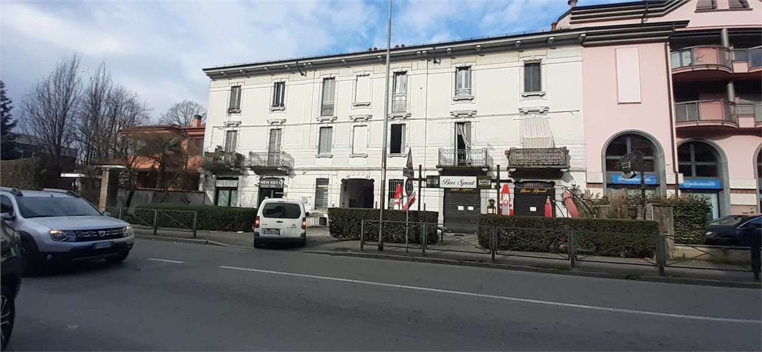 Escritório em Cassano d'Adda, Italy 120 m² N.º 124854