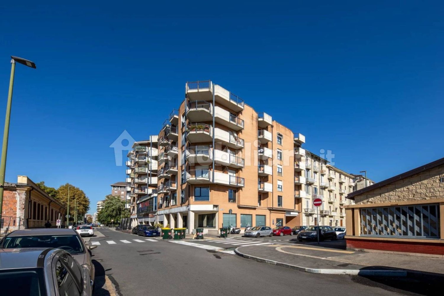 1 bedroom Apartment in Turin, Italy No. 198210