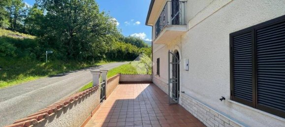 4 bedrooms House in Settefrati, Italy No. 320147 9