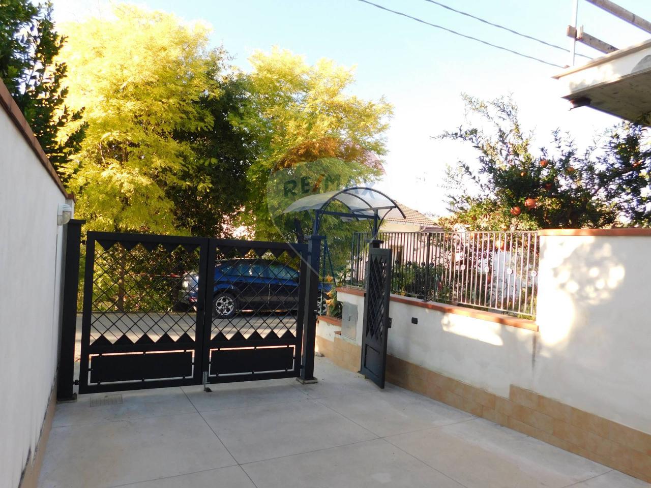 5 rooms House in Roccamontepiano, Italy No. 65625