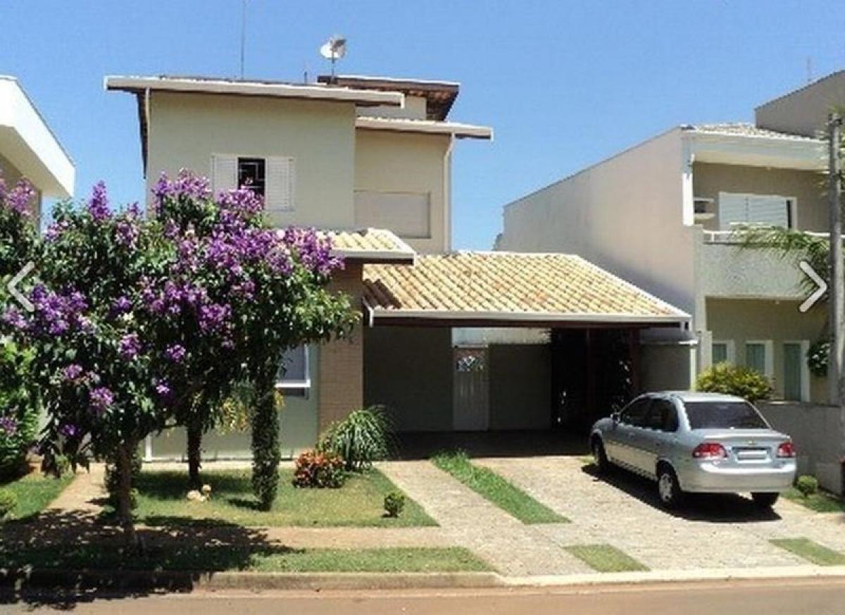 Casa de 3 dormitorios en Sao Paulo, Brazil No. 438652