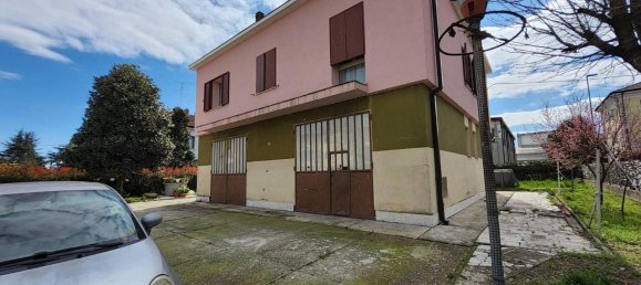 5 rooms Villa in San Prospero, Italy No. 80803 2