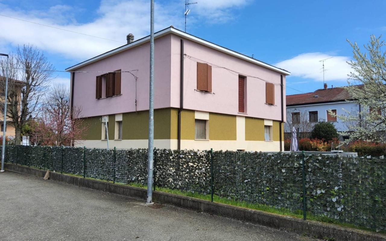 5 rooms Villa in San Prospero, Italy No. 80803