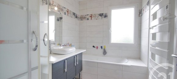 Дом с 5 спальнями в Ла-Шапель-Сен-Мартен-ан-Плен, Франция № 319346 8