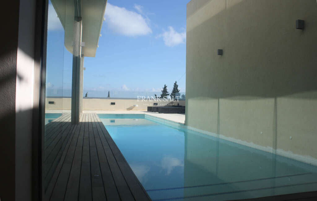 4 bedrooms Villa in Swieqi, Malta No. 8910