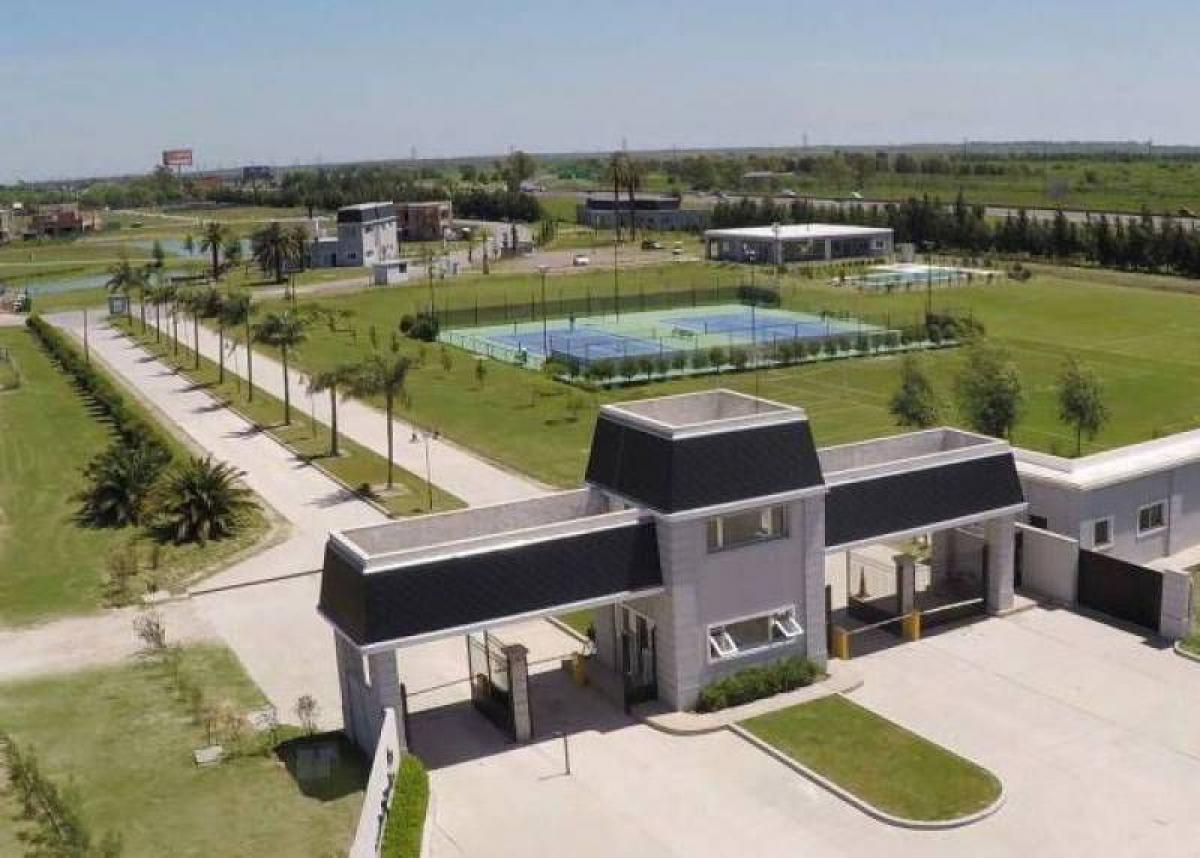  Land in Berazategui, Argentina No. 32545