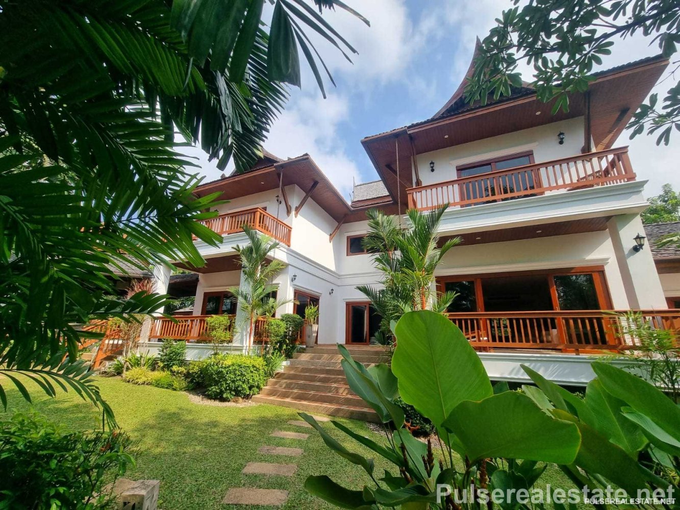 5 bedrooms Villa in Rawai, Thailand No. 5247