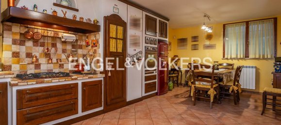 Дом с 5 комнатами в Рим, Италия № 109276 8