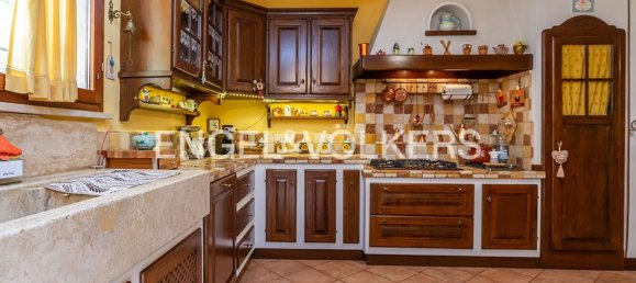 Дом с 5 комнатами в Рим, Италия № 109276 7