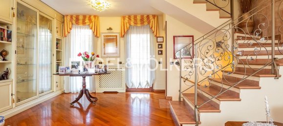 Дом с 5 комнатами в Рим, Италия № 109276 5