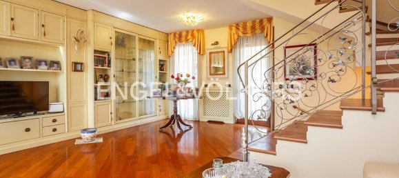 Дом с 5 комнатами в Рим, Италия № 109276 4