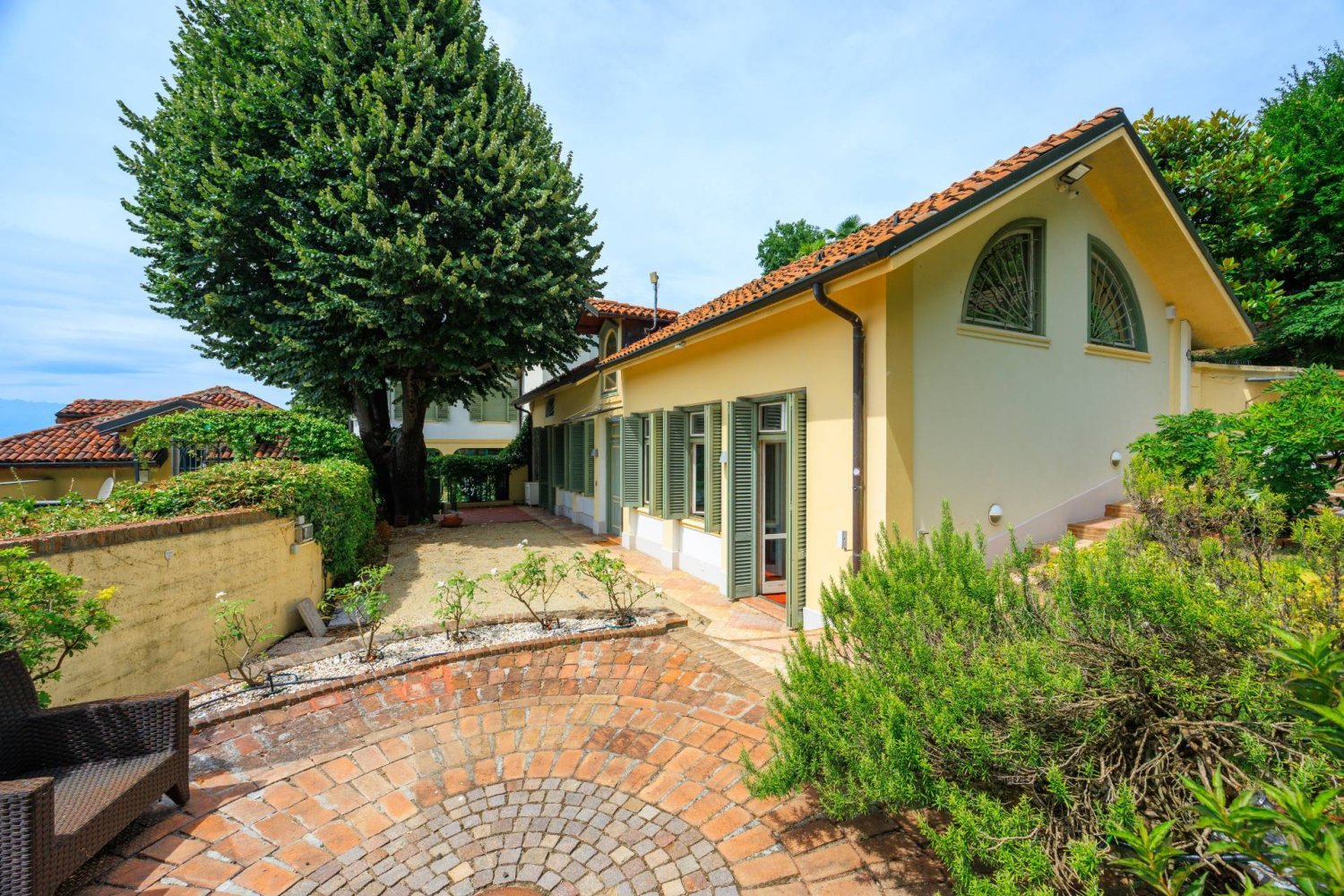 2 bedrooms Villa in Turin, Italy No. 382954