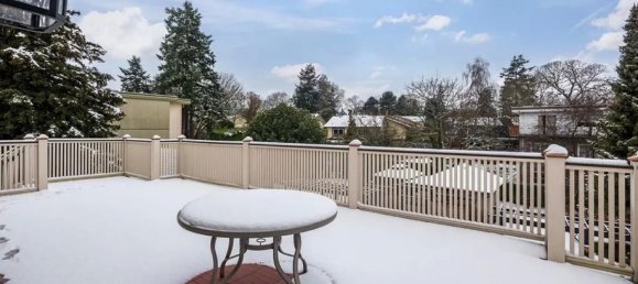 7 bedrooms House in British Columbia, Canada No. 242 11