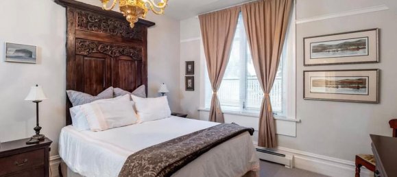 7 bedrooms House in British Columbia, Canada No. 242 6