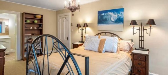 7 bedrooms House in British Columbia, Canada No. 242 2