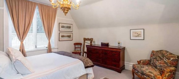 7 bedrooms House in British Columbia, Canada No. 242 5