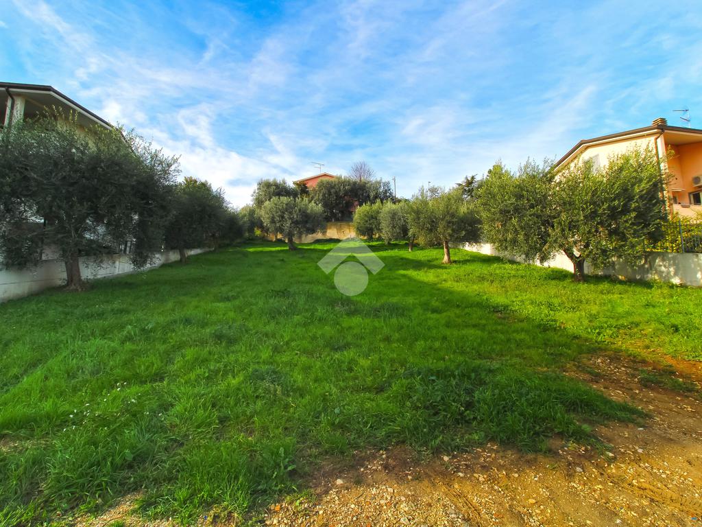 1-salle Terrain à Tortoreto, Italy No. 112023