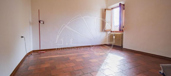4 rooms House in Prato, Italy No. 129314 9