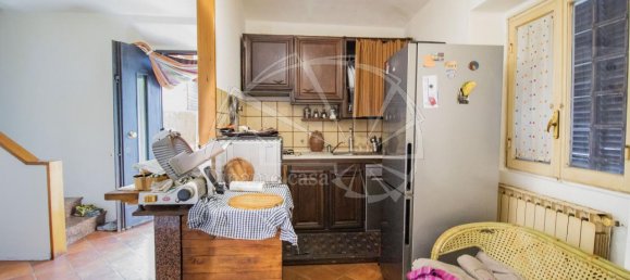 4 rooms House in Prato, Italy No. 129314 5