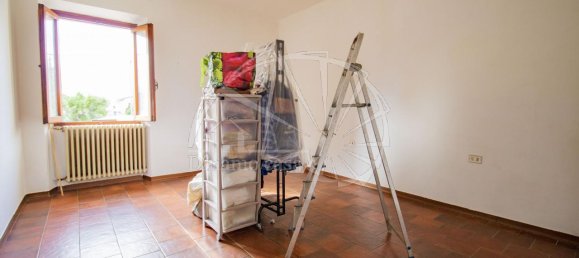 4 rooms House in Prato, Italy No. 129314 12