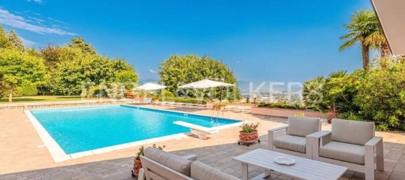 4 bedrooms Villa in Albavilla, Italy No. 131658 5