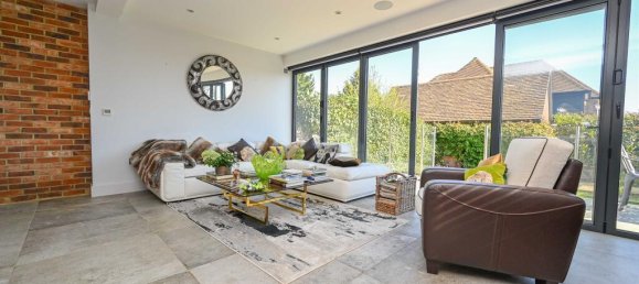 3 bedrooms Commercial property in Radlett, United Kingdom No. 6189 35