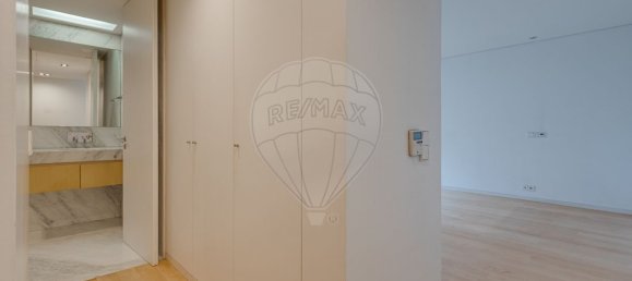 1 bedroom Apartment in Porto, Portugal No. 9857 6