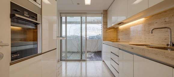 1 bedroom Apartment in Porto, Portugal No. 9857 2